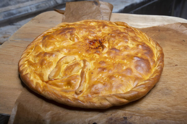 Empanada de mejillones con chorizo